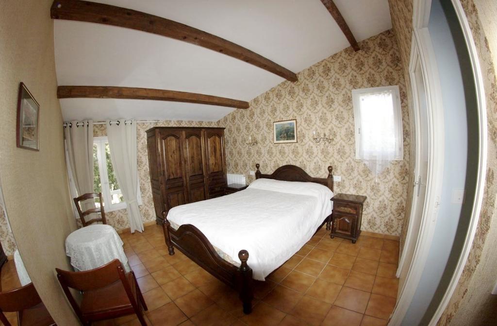 La Cadiere Hotel Lauris Room photo